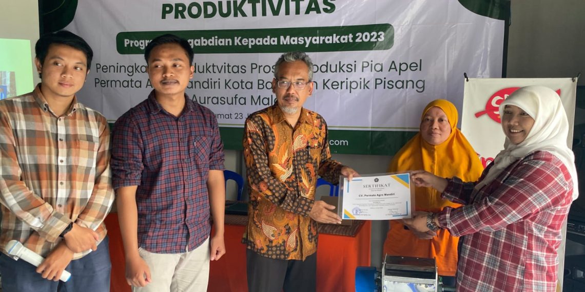 Pengabdian Masyarakat FTP UB Maksimalkan Produktivitas Pia Apel dan Keripik Pisang